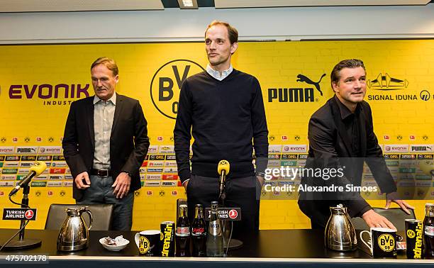 The new headcoach of Borussia Dortmund Thomas Tuchel, m., CEO Hans-Joachim Watzke, l., and Sportmanager Michael Zorc, r., attends a news conference...