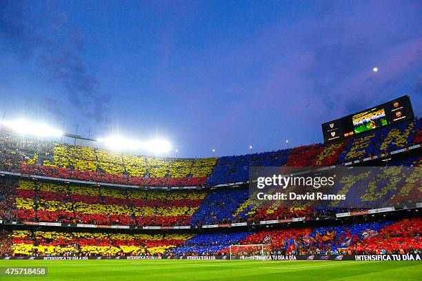Barcelona fans cheer on their team prior to the Copa del Rey Final match between FC Barcelona and Athletic Club at Camp Nou on May 30, 2015 in...