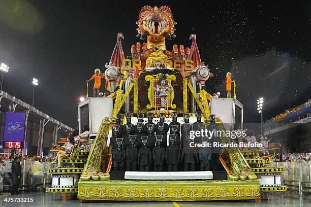 Members of the Dragoes da Real samba school perform during the first night of the Sao Paulo's Carnival parade at the Sambodromo on February 28, 2014...