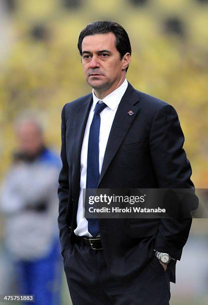 Tokyo head coach Massimo Ficcadenti looks on during the J. League match between Kashiwa Reysol and FC Tokyo at Hitachi Kashiwa Soccer Stadium on...