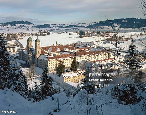 einsiedeln abbey (kloster einsiedeln) - miloniro fotografías e imágenes de stock