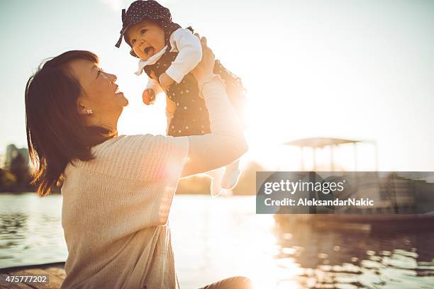 mãe maior tesouro - chinese mothers day - fotografias e filmes do acervo