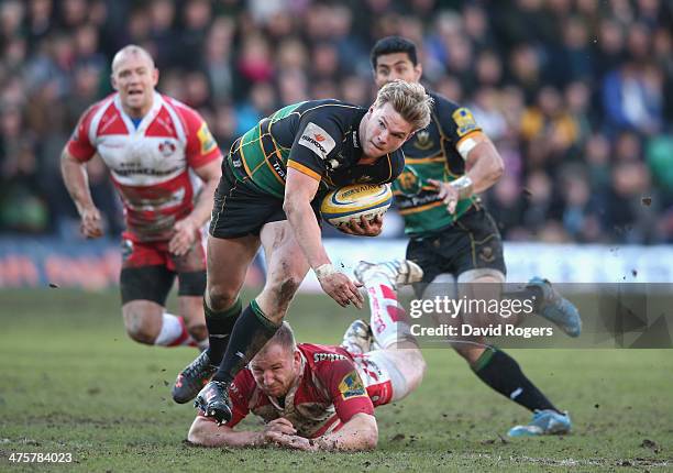 Tom Stephenson of Northampton breaks to score a try during the Aviva Premiership match between Northampton Saints and Gloucester at Franklin's...