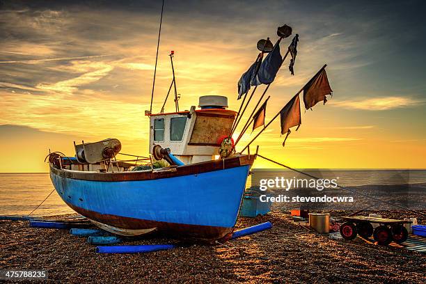 sunrise on the east coast at aldeburgh, suffolk - aldeburgh stock pictures, royalty-free photos & images