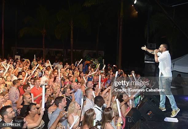 Shaggy, Jamaican-born American reggae fusion singer and deejay, delighted the crowd with his hit classics "Boombastic", "It Wasn't Me" and "Angel",...