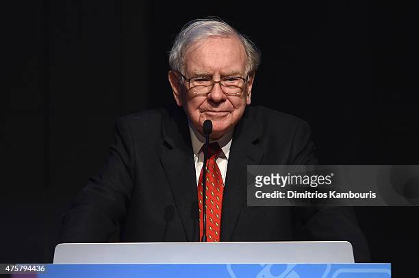 Warren Buffett speaks during the Forbes' 2015 Philanthropy Summit Awards Dinner on June 3, 2015 in New York City.