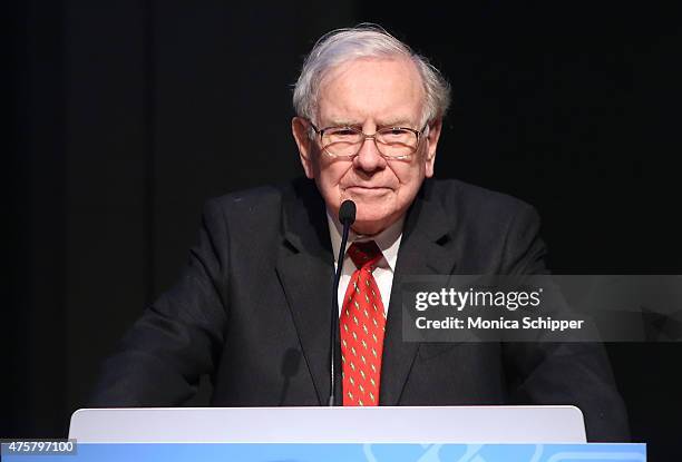 Warren Buffett speaks at the Forbes' 2015 Philanthropy Summit Awards Dinner on June 3, 2015 in New York City.