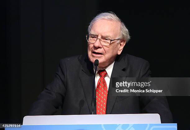 Warren Buffett speaks at the Forbes' 2015 Philanthropy Summit Awards Dinner on June 3, 2015 in New York City.