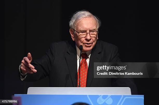 Warren Buffett speaks during the Forbes' 2015 Philanthropy Summit Awards Dinner on June 3, 2015 in New York City.