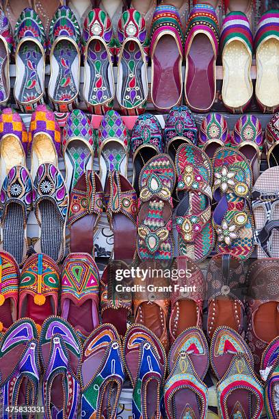 fancy sandals for sale - mumbai colour stockfoto's en -beelden