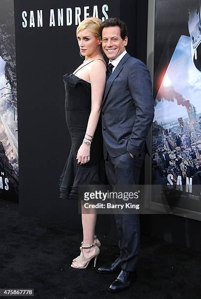 Actors Alice Evans and Ioan Gruffudd arrive at the premiere of Warner Bros. Pictures 'San Andreas' at TCL Chinese Theatre on May 26, 2015 in...