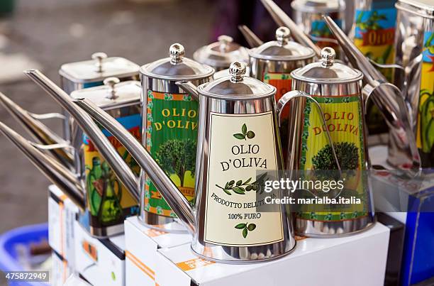 öl tin - blumenfeld stock-fotos und bilder