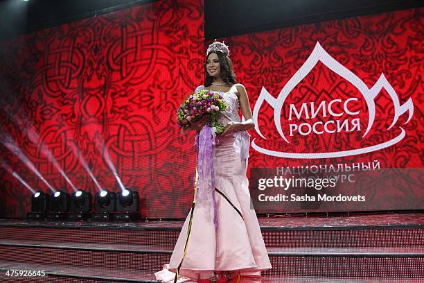 Winner of the Miss Russia 2014 beauty contest Yulia Alipova from Balakovo, Saratov region accepts her award during the Miss Russia beauty pageant...