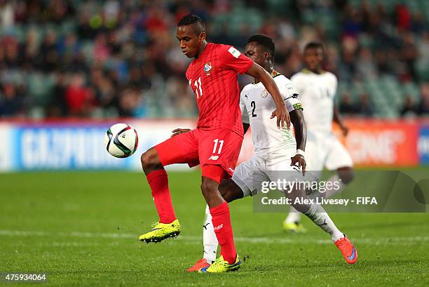 Ervin Zorrilla of Panama holds off Emmanuel Ntim of Ghana during the FIFA U-20 World Cup Group B match between Panama and Ghana at the North Harbour...