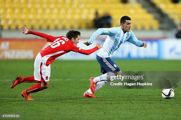 Cristian Pavon of Argentina evades Alexander Joppich of Austria during the FIFA U-20 World Cup New Zealand 2015 Group B match between Austria and...