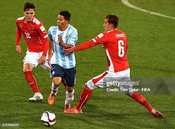 Tomas Martinez of Argentina battles for the ball with Martin Rasner and Francesco Lovric of Austria during the FIFA U-20 World Cup New Zealand 2015...