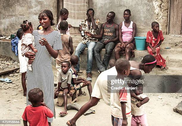 african village personen – ghana - ghanaian family stock-fotos und bilder