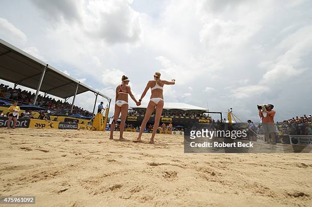 New Orleans Open: Overall view of Kerri Walsh-Jennings and April Ross on court before Women's Finals match vs Emily Day and Jennifer Kessy on Lake...
