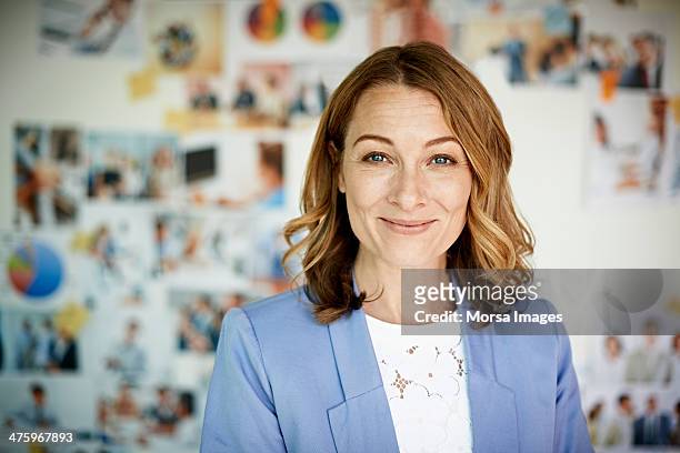portrait of smiling businesswoman - frau stock-fotos und bilder