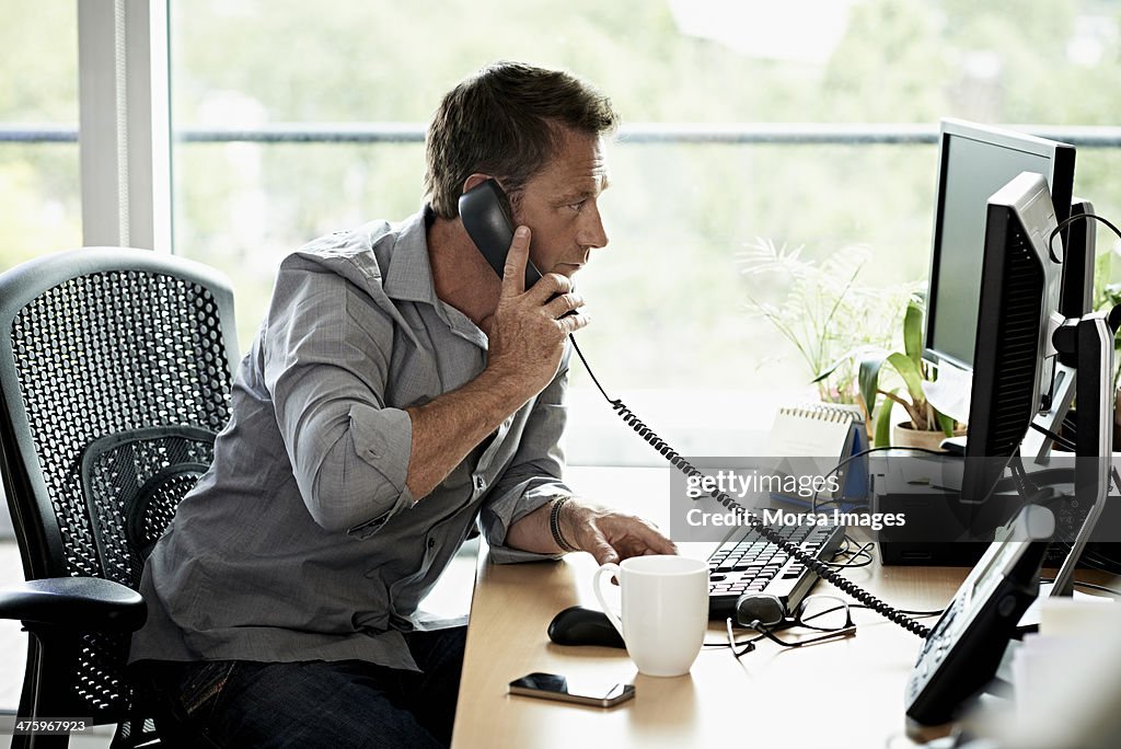 Business man working in modern office