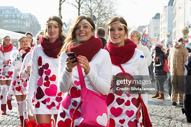 carnival weiberfastnacht celebración - fasching fotografías e imágenes de stock