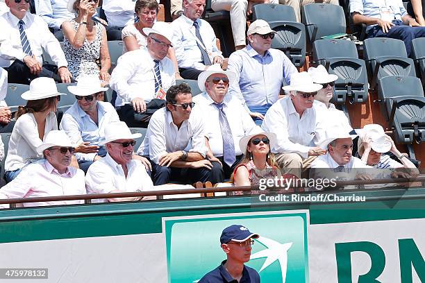 Host Michel Drucker, Pascal Desprez, Miss Manule Valls, Violonist Anne Gravoin, President of FFT Jean Gachassin and his wife Minou, Patrick Bruel...