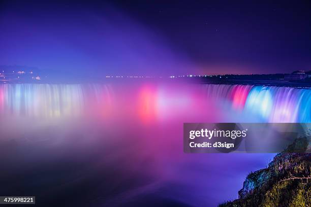 niagara falls at night with colorful lighting - niagara falls canada stock-fotos und bilder