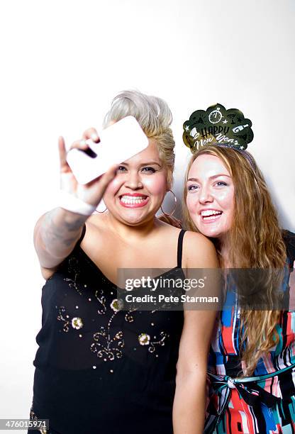 two freinds posing for an iphone/new years eve - 18 19 years photos stock pictures, royalty-free photos & images