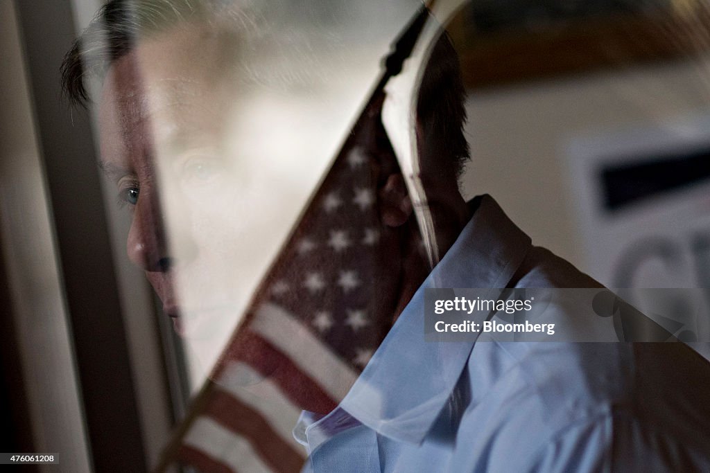 Republican Presidential Candidate Lindsey Graham Campaigns At A VFW Post