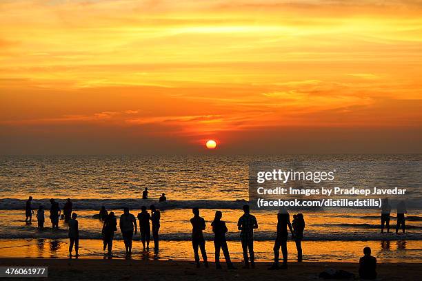 sunset on the beach - mangalore fotografías e imágenes de stock