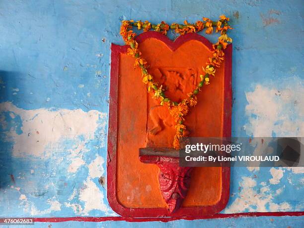 devant hanumangarhi temple - monkey god stock pictures, royalty-free photos & images