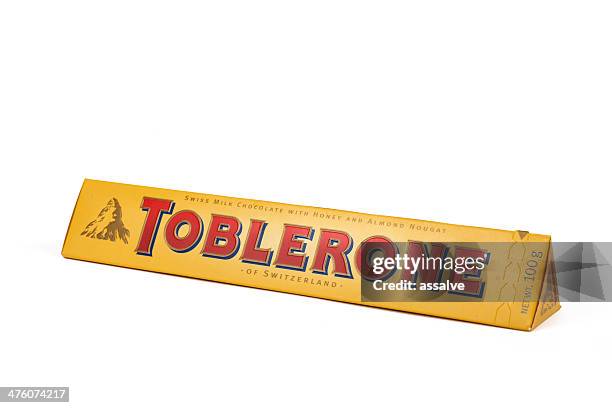 schweizer bar aus toblerone-schokolade - toblerone stock-fotos und bilder