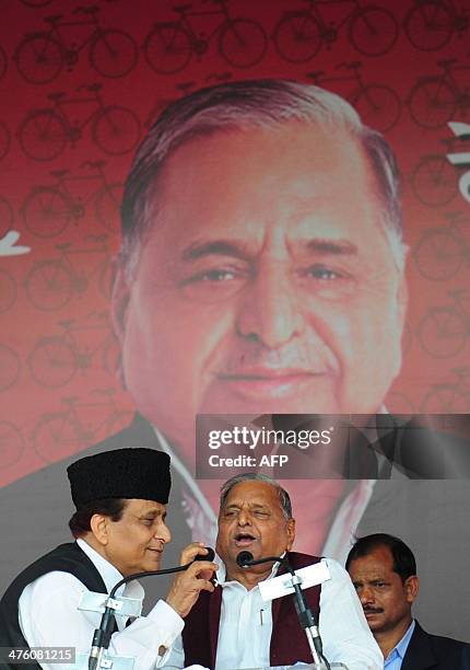 Samajwadi Party Supremo Mulayam Singh Yadav,, with party leader Mohammad Azam Khan, addresses a public rally "Desh Banao Desh Bachao" at the Parade...