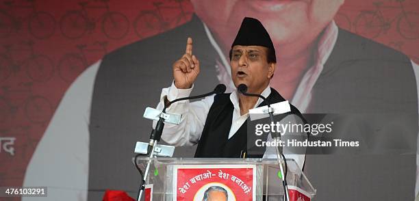 Samajwadi Party leader Mohammad Azam Khan addresses the 'Desh Banao, Desh Bachao' rally at Parade Ground on March 2, 2014 in Allahabad, India. UP CM...