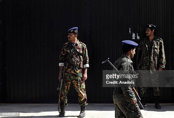 Yemeni soldiers guards at the entrance of the State Security Court as four of al-Qaeda militants attend a hearing as they accused of kidnapping a...