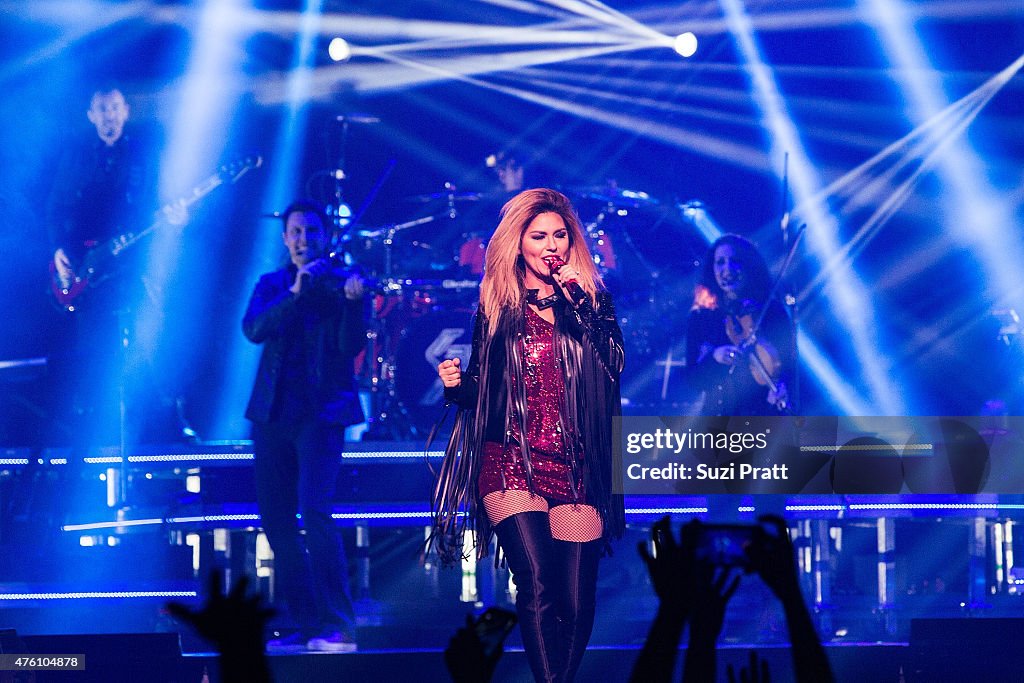 Shania Twain Performs AT Key Arena