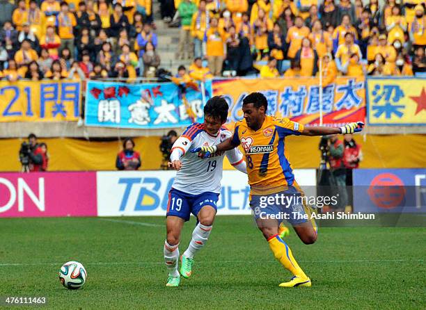 Kim Jin-Su of Albirex Niigata and Wilson Rodrigues Fonseca of Vegalta Sendai compete for the ball during the J.League match between Vegalta Sendai...