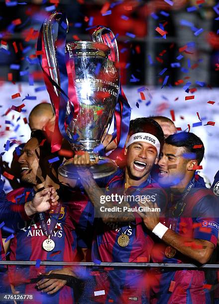 Neymar of Barcelona lifts the trophy as he celebrates victory with team mates after the UEFA Champions League Final between Juventus and FC Barcelona...