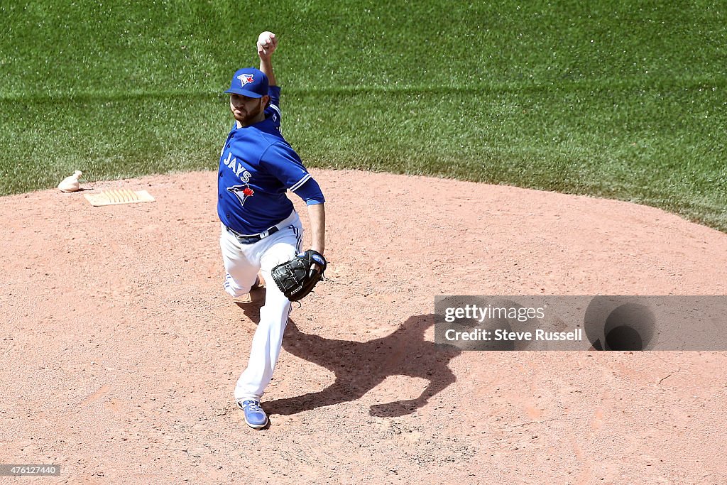 Toronto Blue Jays beat the Houston Astros 7-2 in an afternoon game