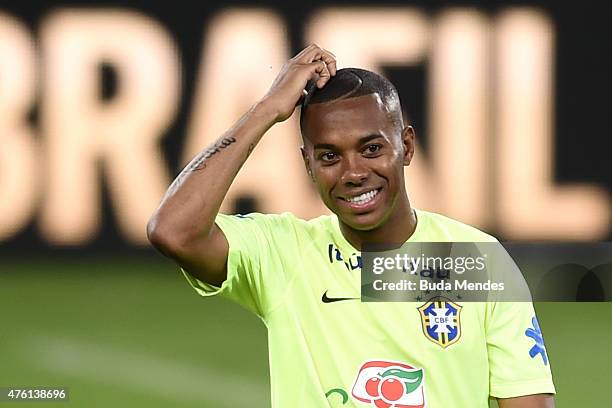 Robinho gestures during a training session of the Brazilian national football team at Allianz Parque on June 6, 2015 in Sao Paulo, Brazil.