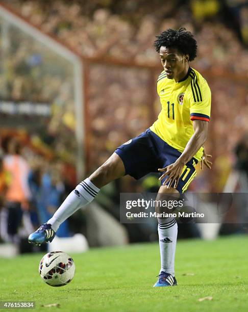 Juan Cuadrado of Colombia controls the ball during a friendly match between Colombia and Costa Rica at Diego Armando Maradona Stadium on June 06,...