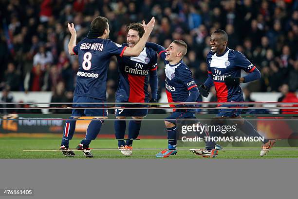 Paris' Brazilian defender Maxwell celebrates with teammates Italian midfielder Marco Verratti and Paris' French midfielder Blaise Matuidi during the...