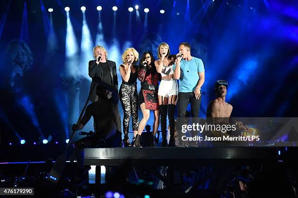 Recording artist Taylor Swift performs with the band Little Big Town during The 1989 World Tour live at Heinz Field on June 6, 2015 in Pittsburgh,...