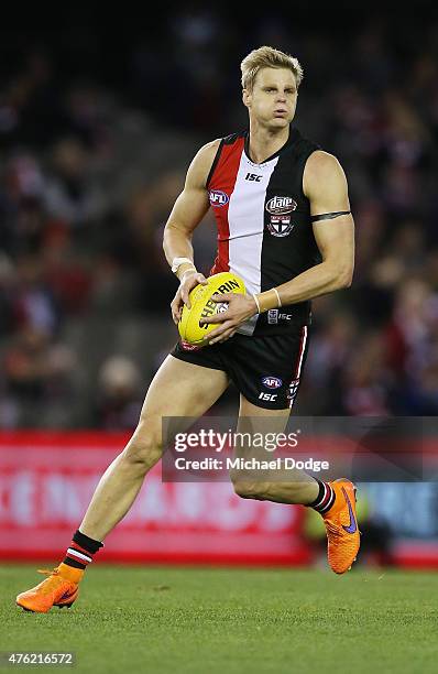 Nick Riewoldt of the Saints looks upfield during the round 10 AFL match between the St Kilda Saints and the Hawthorn Hawks at Etihad Stadium on June...