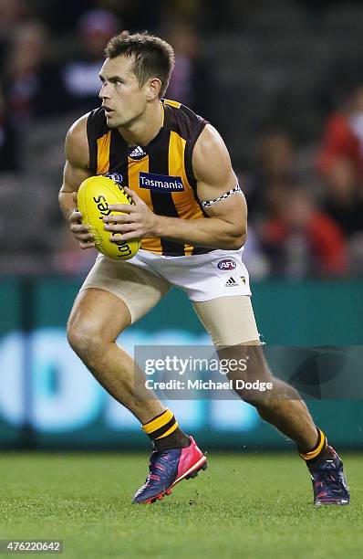 Luke Hodge of the Hawks looks upfield during the round 10 AFL match between the St Kilda Saints and the Hawthorn Hawks at Etihad Stadium on June 7,...