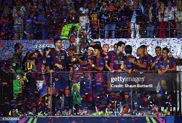 Neymar of Barcelona lifts the trophy as he celebrates victory with team mates after the UEFA Champions League Final between Juventus and FC Barcelona...
