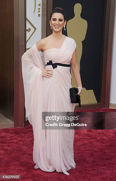 Actress Penelope Cruz arrives at the 86th Annual Academy Awards at Hollywood & Highland Center on March 2, 2014 in Hollywood, California.