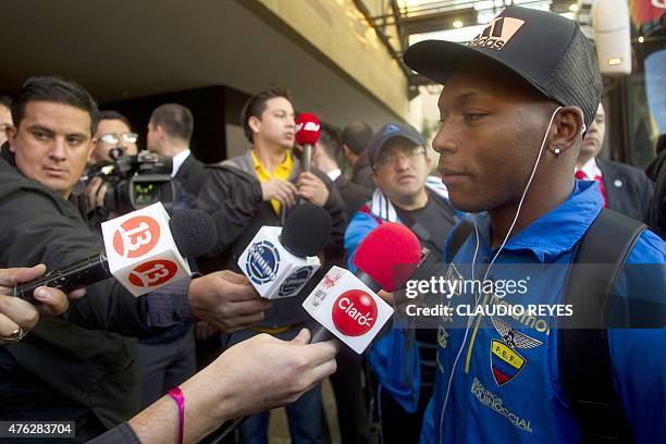 Ecuador's football team player Jonathan Gonzalez arrives at the hotel in Santiago, on June 7, 2015. Ecuador will face Chile in the opening match of...