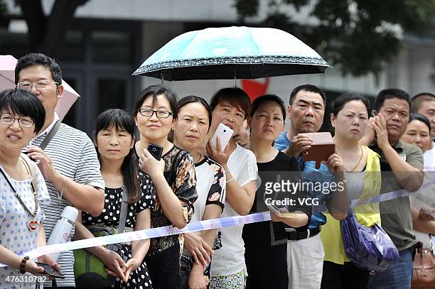 Parents of examinees wait ouside the campus at High School Attached To Shandong Normal University on June 7, 2015 in Jinan, China. The 2015 College...