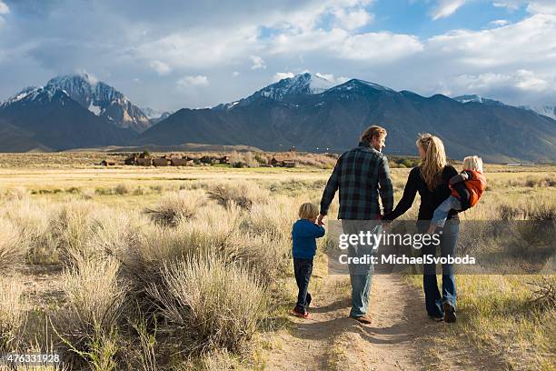 caminhada para família - images of mammoth - fotografias e filmes do acervo